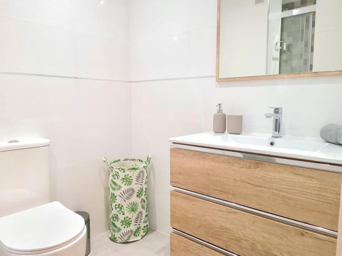 Apartamento Moderno Y Con Estilo En La Carihuela Torremolinos Bagian luar foto
