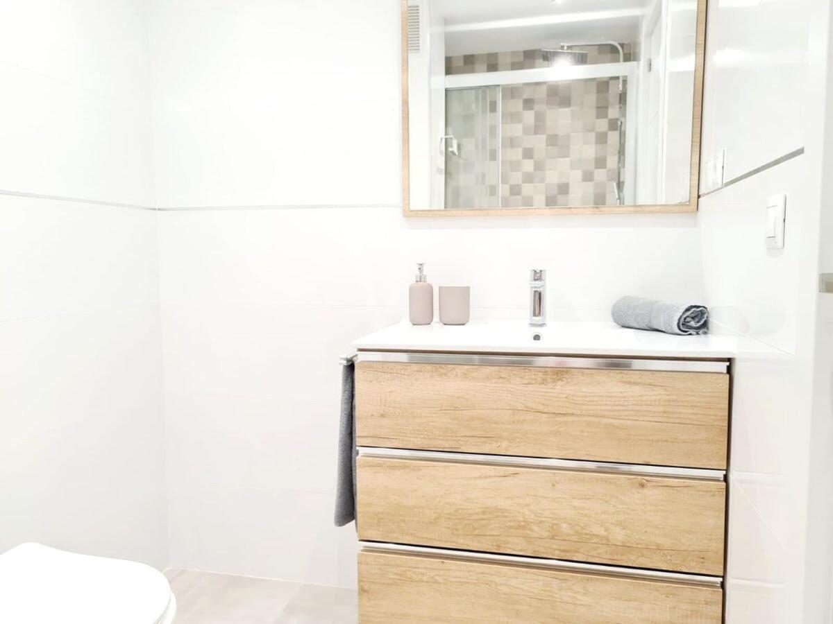 Apartamento Moderno Y Con Estilo En La Carihuela Torremolinos Bagian luar foto